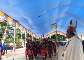 USKUP MANOKWARI-SORONG TAHBISKAN 4 IMAM OSA