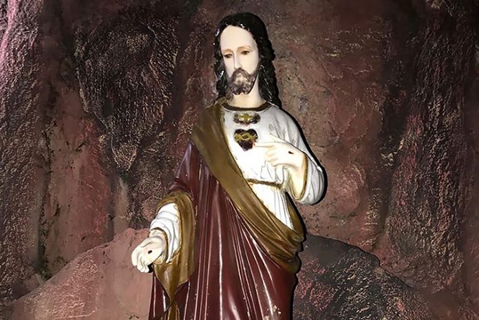 Foto Tuhan Yesus Sang Pemberi Edited