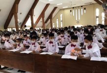 73 Anak Menerima Komuni Pertama pada Hari Raya Tubuh dan Darah Kristus