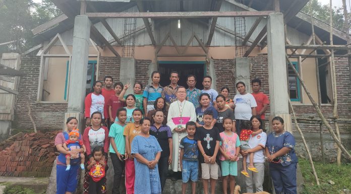 Bahu Membahu Bangun Gereja